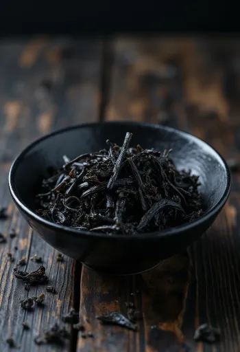 Brins d'algue hijiki séchée noirs et texturés