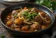 Nihari aux légumes, servi avec des épices riches et de la coriandre fraîche