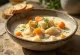 Soupe Cullen Skink crémeuse aux morceaux de poisson et légumes