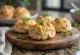 Scones au jambon de dinde avec une croûte dorée
