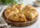 Focaccia aux graines de chia et à la farine de lin servie