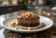 Gâteau Nutella décoré de noisettes grillées