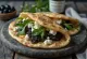Piadina à la tapenade et au chèvre servie
