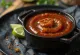 Sauce barbecue au miel, citron et tequila servie