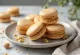 Macarons au beurre de cacahuète servis