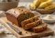 Banana bread sans gluten fraîchement cuit, texture délicieuse et moelleuse