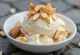 Glace vegan crémeuse à l'amande servie