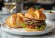 Burger Wellington avec pâte feuilletée croustillante et bœuf juteux