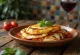 Parmigiana aux aubergines grillées, servie avec sauce tomate et fromage fondu