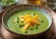 Velouté de petits pois au fromage servi
