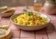 Khichdi aux légumes, riz épicé et légumes servis avec coriandre