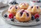 Beignets yaourt fruits rouges servis