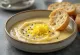 Avgolemono au zeste de citron fraîchement servi