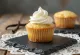 Cupcake vanille sans sucre fraîchement cuit