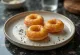 Beignet Shalgam servi avec du radis noir