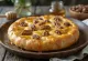 Focaccia au miel et aux noix servie sur un plat