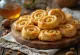 Burek au miel et aux cacahuètes servi