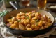 Migas au porc servi avec des croûtons de pain, de l'ail et de la viande dorée