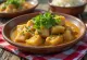 Vatapá de poisson à la coriandre, servi avec poisson au lait de coco et coriandre fraîche