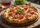 Manakish à la tomate, servi avec du yaourt